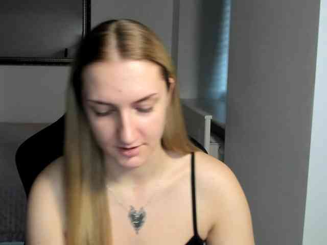 AlexaKisses webcam