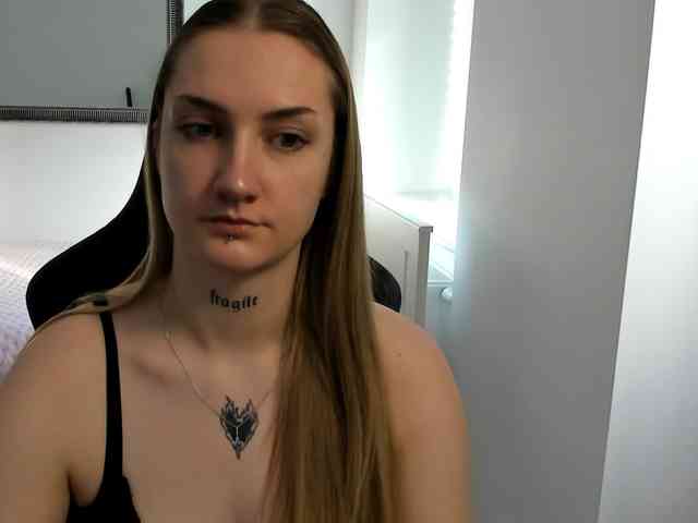 AlexaKisses webcam