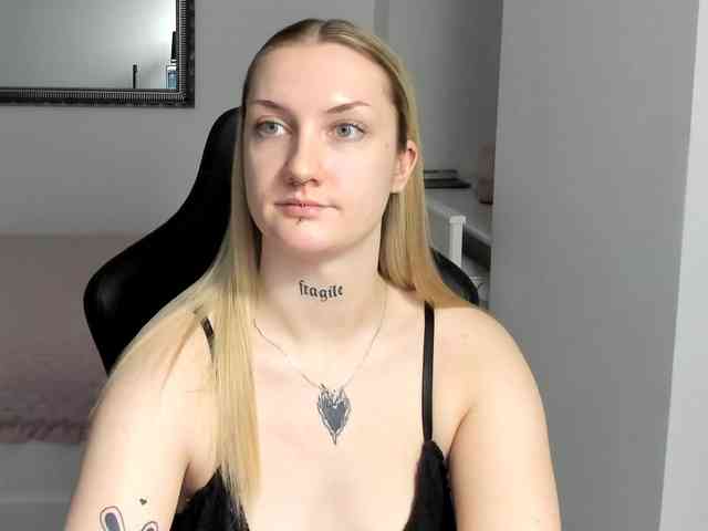AlexaKisses webcam