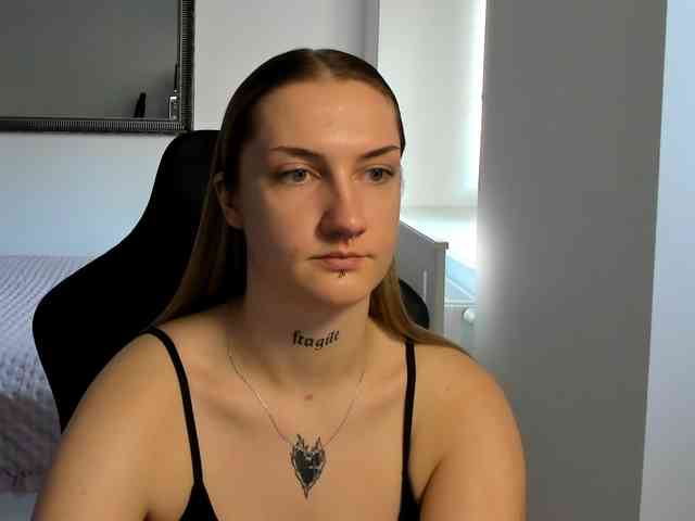 AlexaKisses webcam