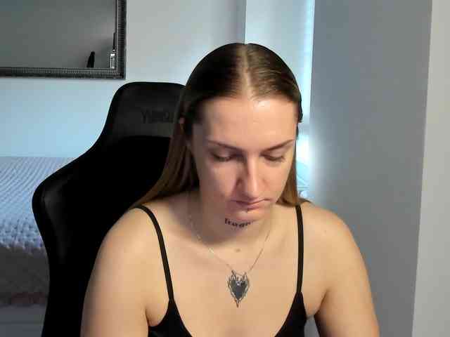 AlexaKisses webcam