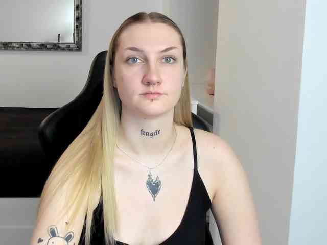 AlexaKisses webcam