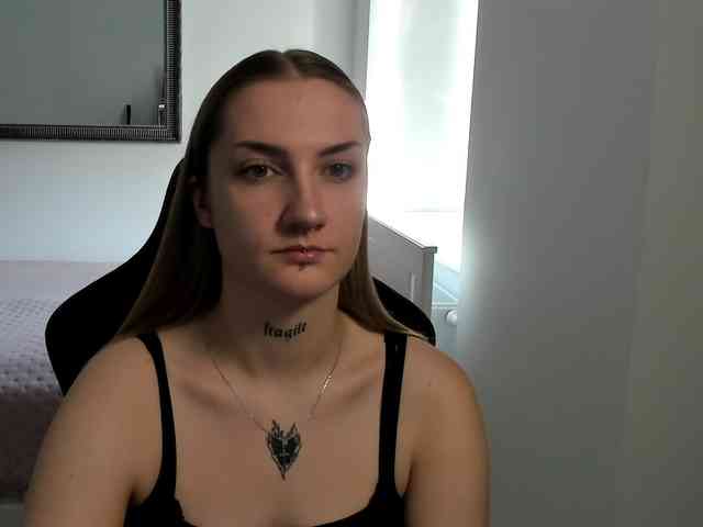 AlexaKisses webcam