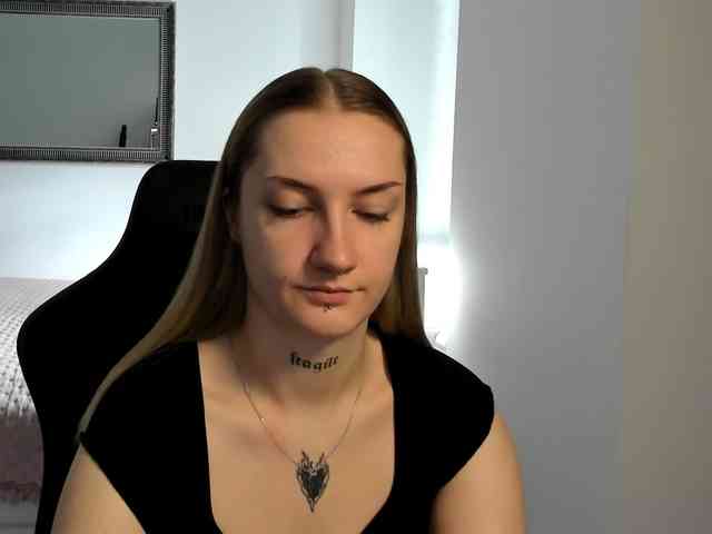 AlexaKisses webcam