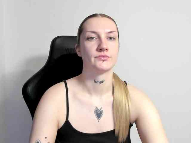AlexaKisses webcam