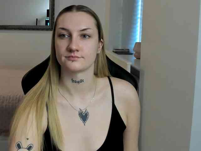 AlexaKisses webcam
