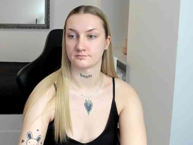 AlexaKisses webcam