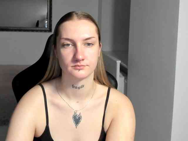 AlexaKisses webcam
