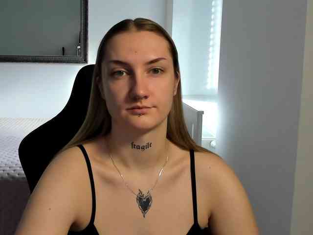 AlexaKisses webcam