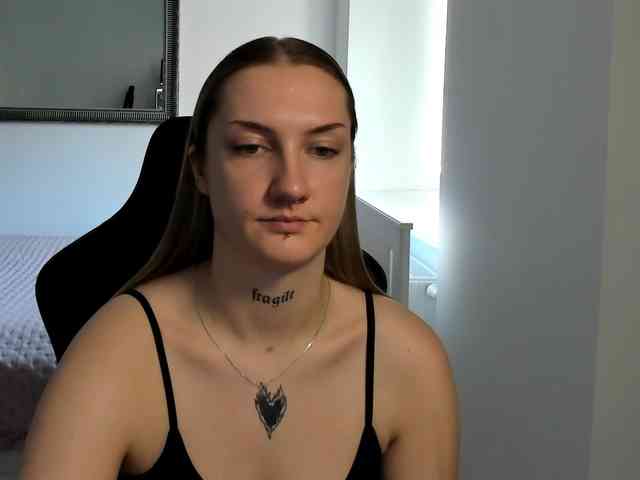 AlexaKisses webcam