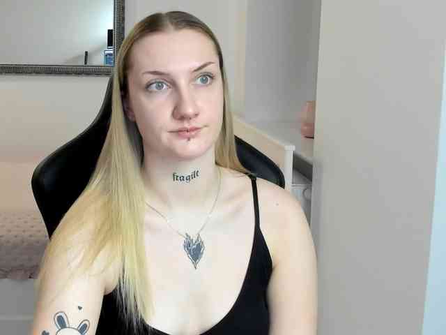 AlexaKisses webcam