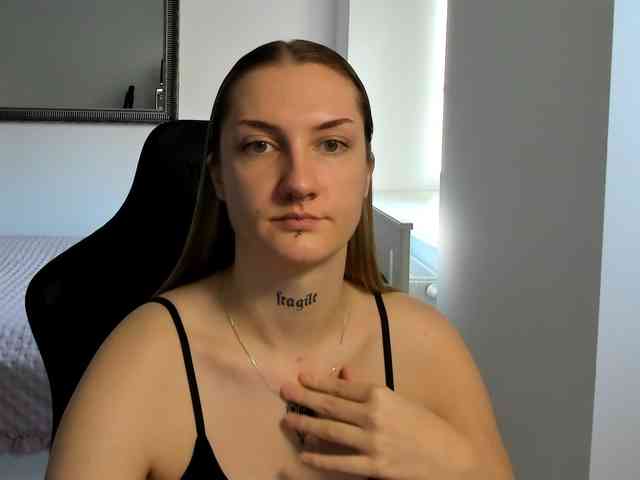 AlexaKisses webcam