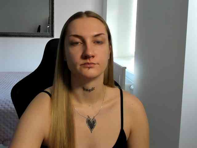 AlexaKisses webcam
