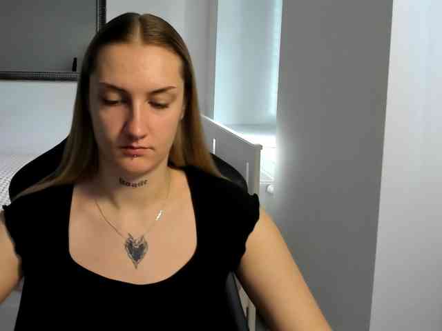 AlexaKisses webcam
