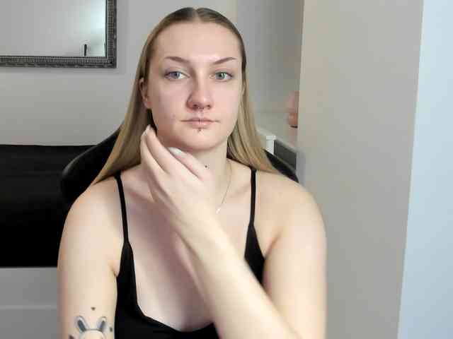 AlexaKisses webcam
