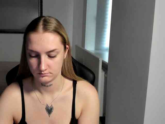 AlexaKisses webcam