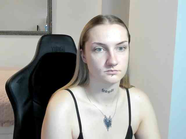 AlexaKisses webcam
