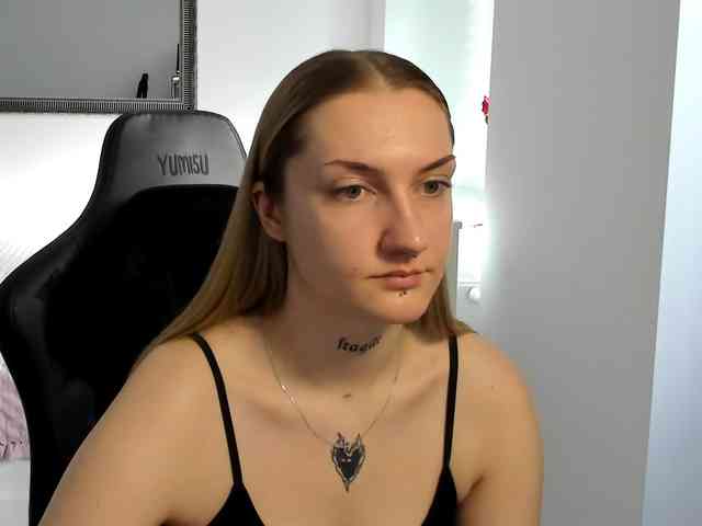 AlexaKisses webcam