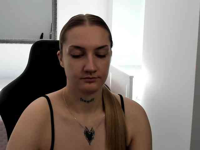 AlexaKisses webcam