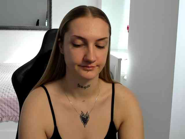 AlexaKisses webcam
