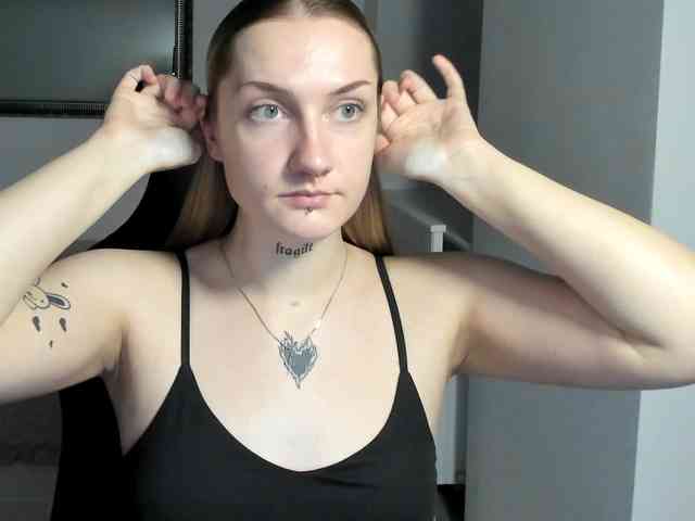 AlexaKisses webcam