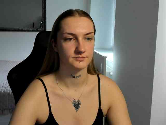 AlexaKisses webcam