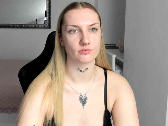 AlexaKisses webcam