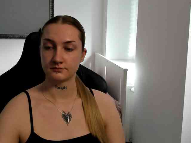 AlexaKisses webcam