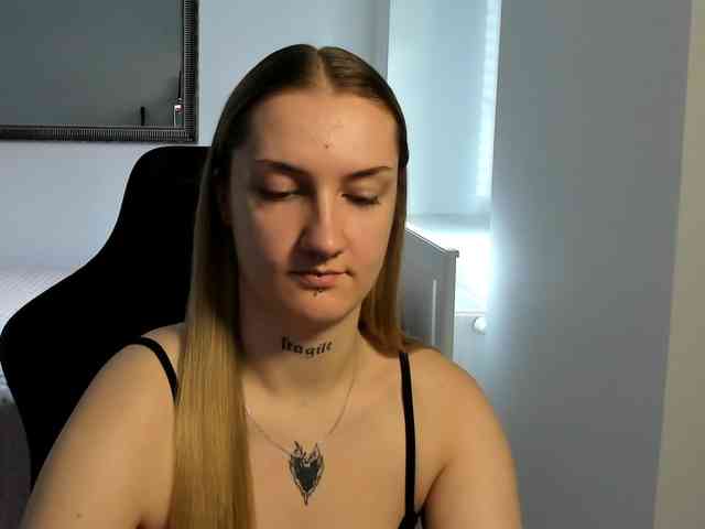 AlexaKisses webcam