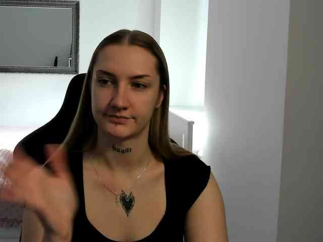 AlexaKisses webcam