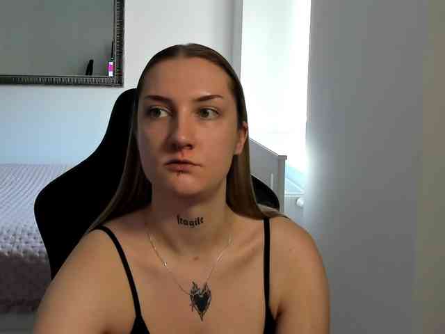 AlexaKisses webcam