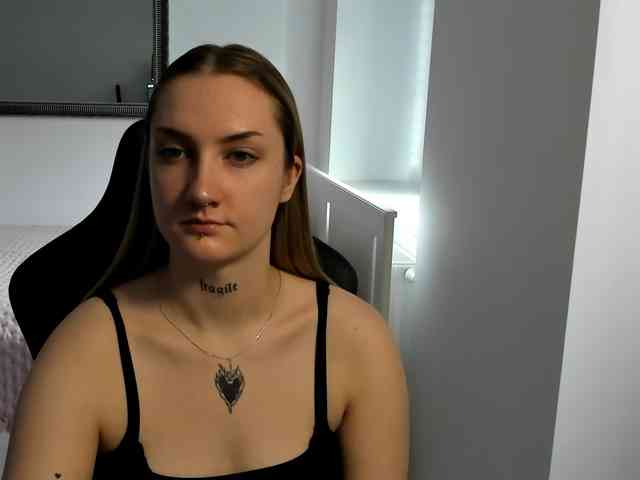 AlexaKisses webcam