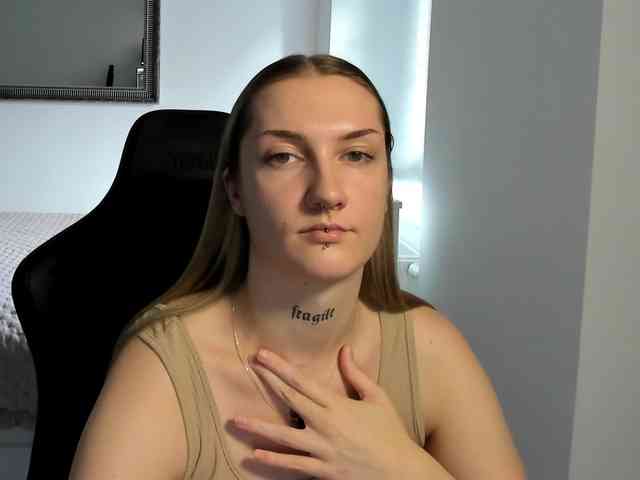 AlexaKisses webcam