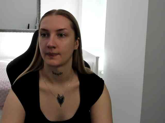 AlexaKisses webcam