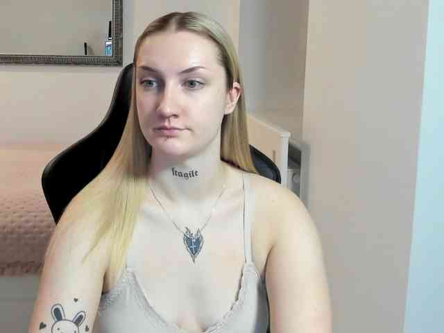 AlexaKisses webcam