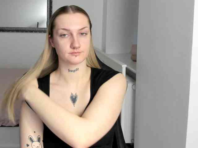 AlexaKisses webcam