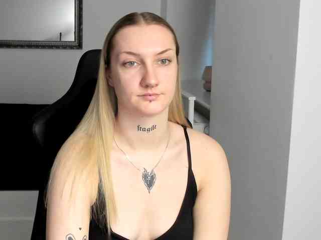 AlexaKisses webcam