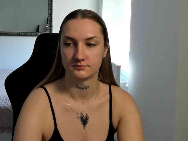 AlexaKisses webcam