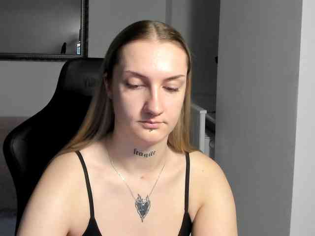 AlexaKisses webcam