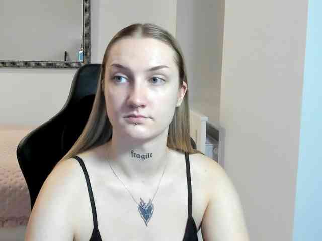 AlexaKisses webcam