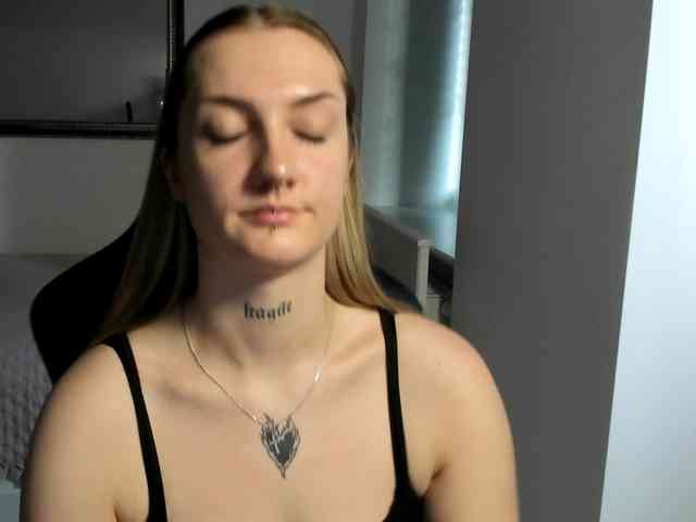 AlexaKisses webcam