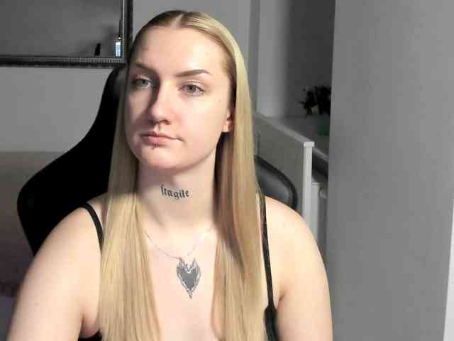 AlexaKisses webcam