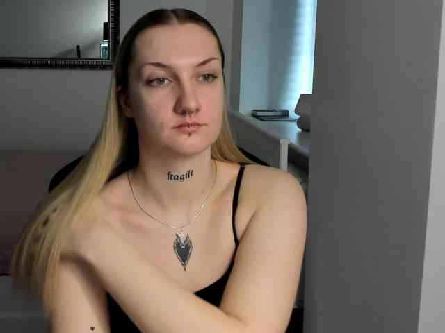 AlexaKisses webcam