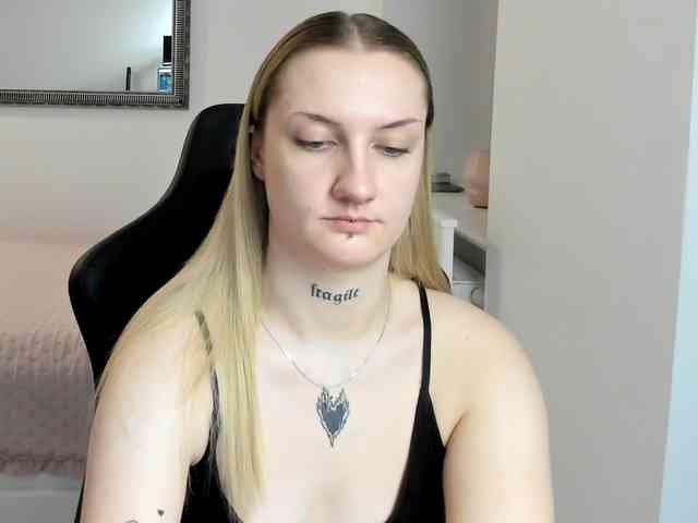 AlexaKisses webcam