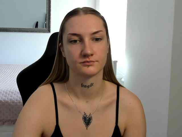 AlexaKisses webcam