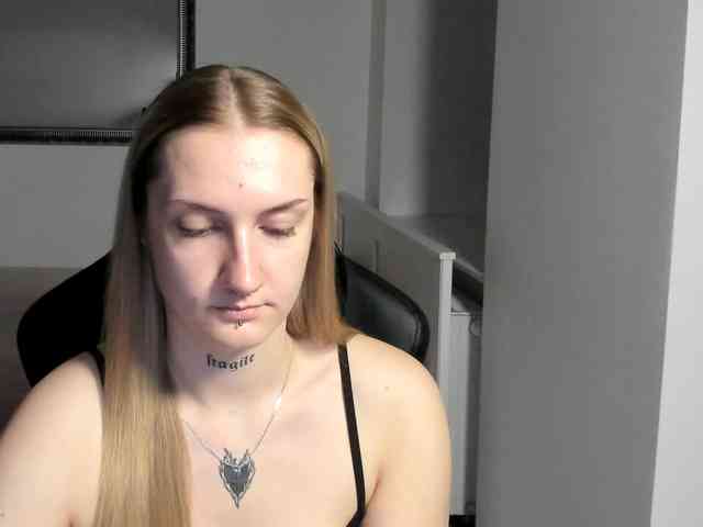AlexaKisses webcam