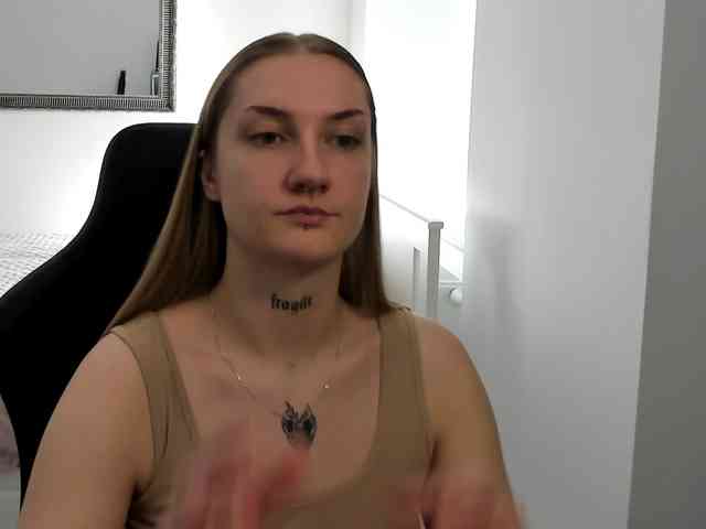 AlexaKisses webcam