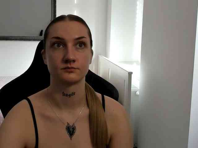 AlexaKisses webcam