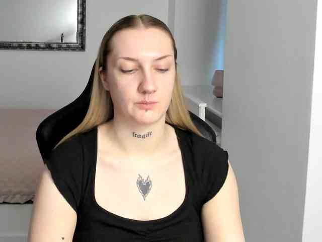 AlexaKisses webcam