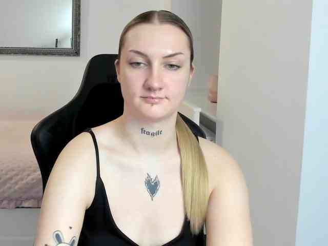 AlexaKisses webcam
